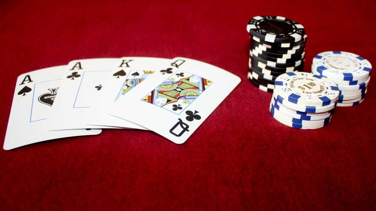 Ù tai là gì? Tổng hợp những điểm cần lưu ý khi chơi Phỏm