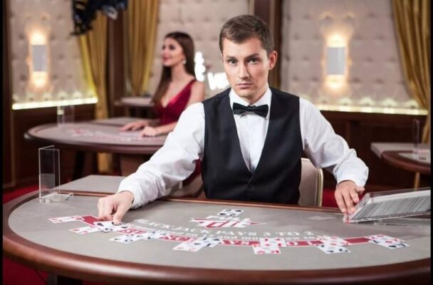 Bật Mí 3+ Vai Trò Quan Trọng Của Dealer Trong Sòng Bạc