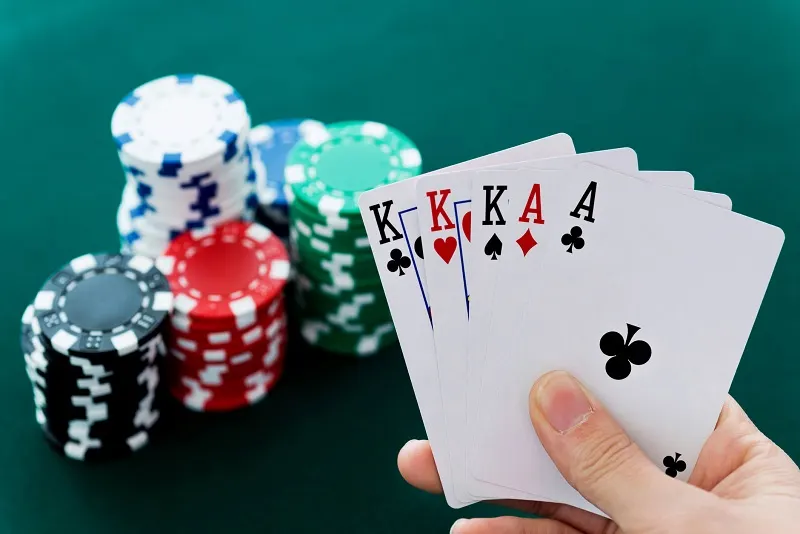 Khám Phá Luật Chơi Bài Poker Omaha Và Chiến Thuật Cơ Bản