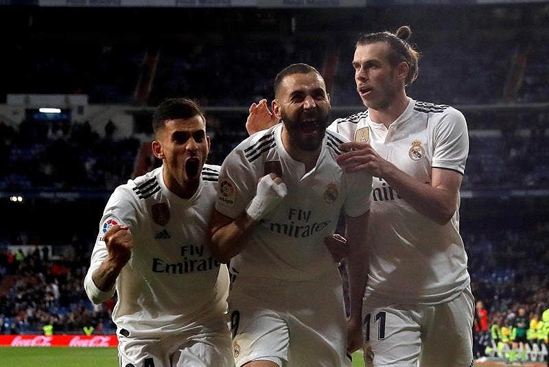 Sơ đồ chiến thuật 4123: Phân tích chi tiết và hướng dẫn ứng dụng hiệu quả trong FIFA Online 4 - Dortmund Việt Nam