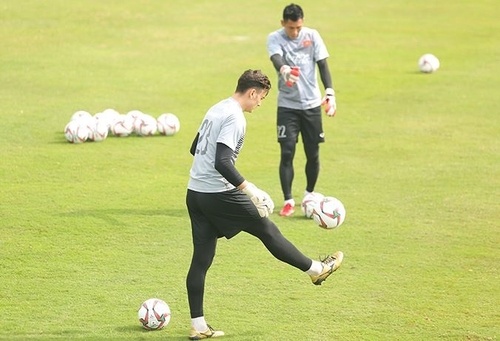 Hướng Dẫn Cách Tâng Bóng Và Kỹ Thuật Tâng Bóng Cơ Bản - HTSPORT.VN