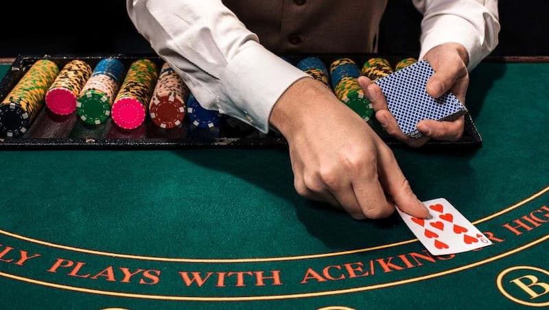 Người chia bài poker là gì? Những kỹ năng cần có của một người chia bài giỏi 3 Dealer poker là gì? Kỹ năng cần có của một dealer giỏi