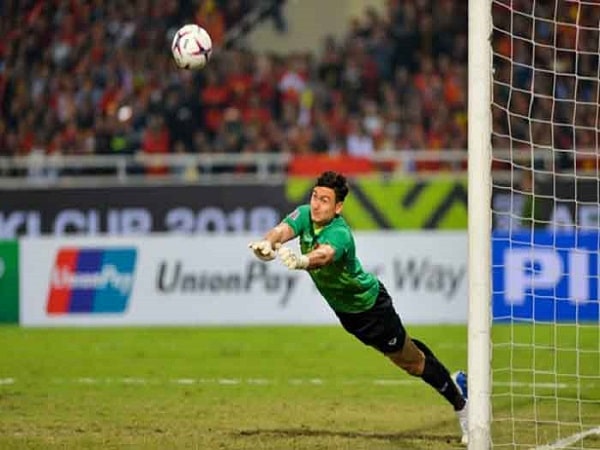 Những Kỹ Thuật Bắt Bóng Của Thủ Môn Đơn Giản Và Hiệu Quả Nhất