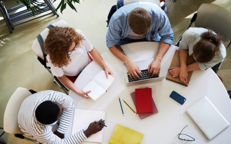 Vận hành livestream là gì? Mô tả công việc, mức lương chi tiết