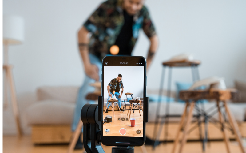 Vận hành livestream là gì? Mô tả công việc, mức lương chi tiết