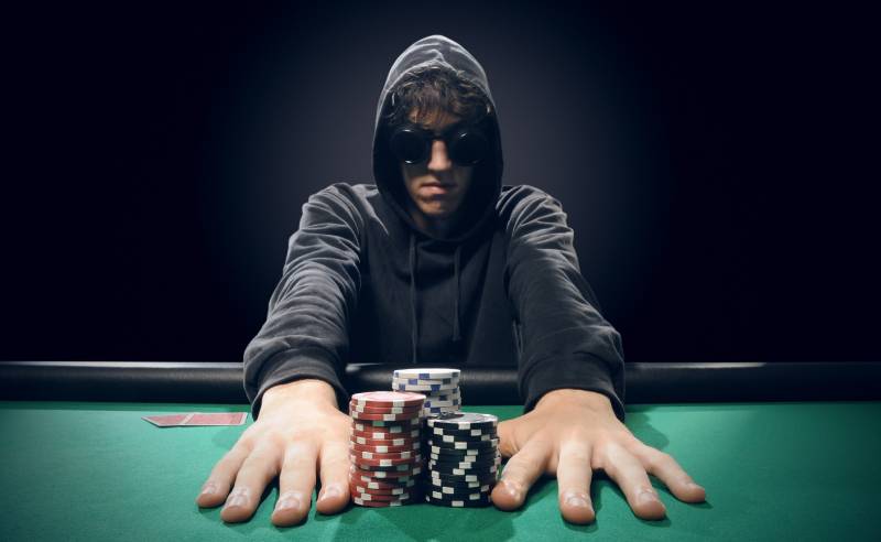 Cách Bluff Poker Chuyên Nghiệp - Nghệ Thuật Đọc Ván Bài