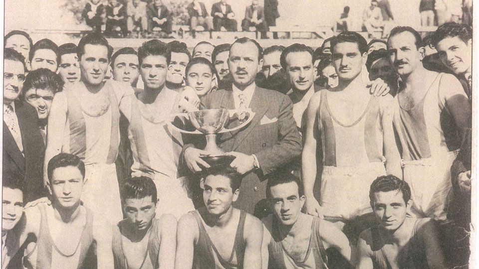 Olympiacos thống trị bóng đá Hy Lạp