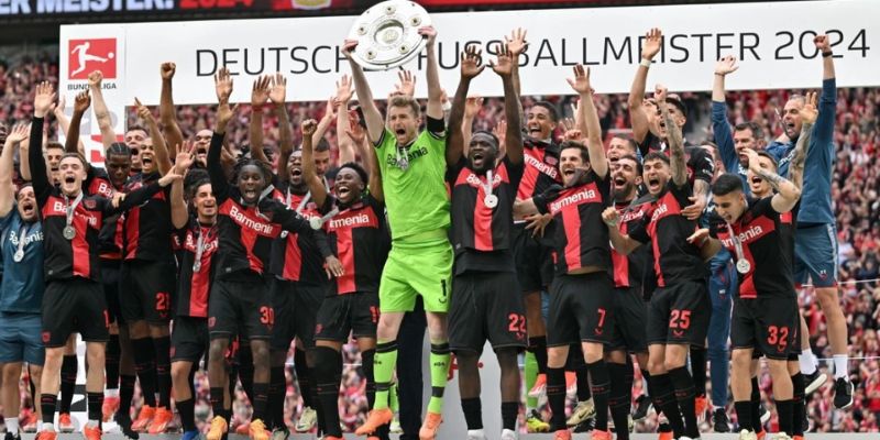 Leverkusen ăn mừng chức vô địch Bundesliga