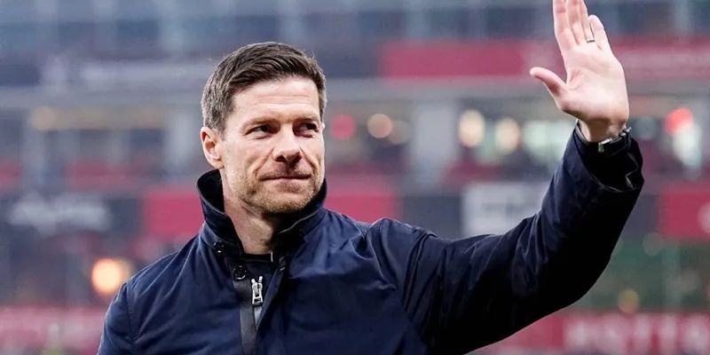 HLV Xabi Alonso dẫn dắt Leverkusen