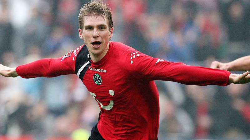 Cầu thủ Per Mertesacker trưởng thành từ một đội bóng nhỏ tại nước Đức Cầu thủ Per Mertesacker - "Cây sào" và sự tận tụy ở Arsenal